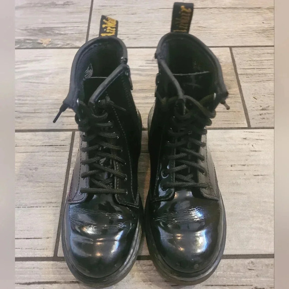 DR. MARTENS 1460 AirWair black patent leather 8 eye lace-up zipper boots Size 3 - Picture 3 of 12